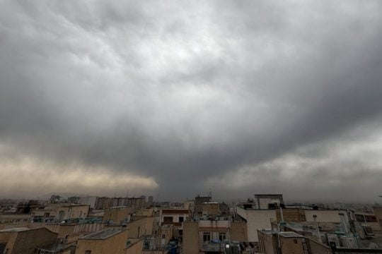 ΠΟΥ: Βρέχει πετρέλαιο στο Ιράν - Κινδυνεύει ο πληθυσμός